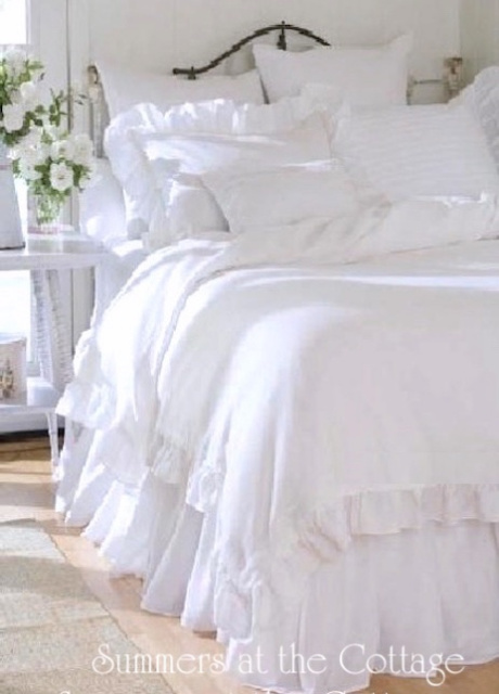 SHABBY COTTAGE CHIC WHITE RUFFLED DUVET COVER AND PILLOW SHAMS SET