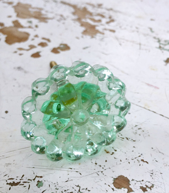VINTAGE GREEN CRYSTAL CLEAR FLOWERS GLASS KNOBS DRAWER PULLS