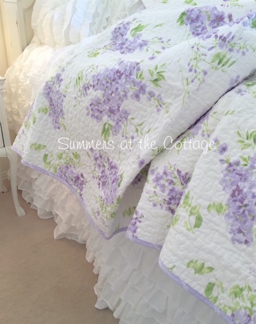 VINTAGE COTTAGE LAVENDER LILACS QUILT / PILLOW SHAMS